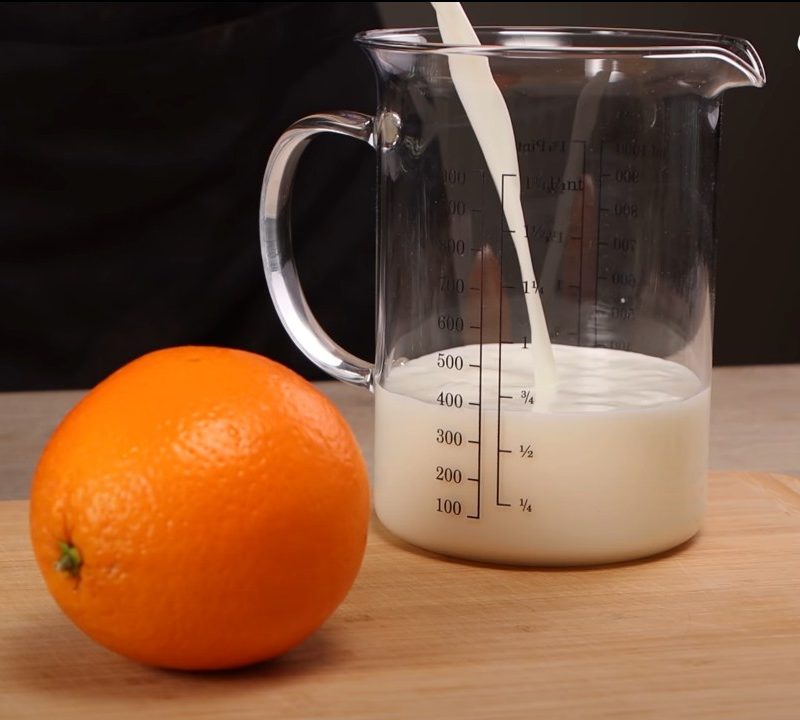 Десерт с апельсином и молоком